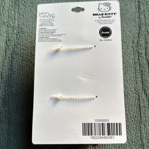 Hello Kitty Hair-clips - Set of 2 - NWT - Picture 6 of 6